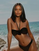  Bikini din 3 piese Negru Sutien și Chiloți cu Aplicații Florale Pareo din Plasă Irisel