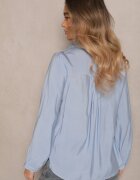 bisou's project Cămașă albastru deschis decorată cu model brodat Erinalis
