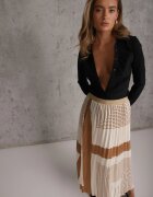 bisou's project Fustă Plisată Bej cu Elastic în Talie Decorată cu Model Geometric Jenessia