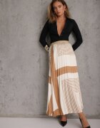 bisou's project Fustă Plisată Bej cu Elastic în Talie Decorată cu Model Geometric Jenessia