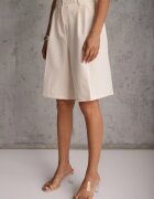 bisou's project Pantaloni scurți bej deschis cu croială de costum High Waist cu adaos de viscoză Mavvia