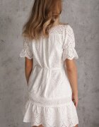 bisou's project Rochie Albă Boho din Bumbac Decorată cu Model Ajurat și Volane și Legată cu un Cordon Nelah