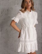 bisou's project Rochie Albă Boho din Bumbac Decorată cu Model Ajurat și Volane și Legată cu un Cordon Nelah