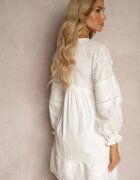 bisou's project Rochie Albă Brodată în Stil Boho din Bumbac Decorată cu nasturi Elali