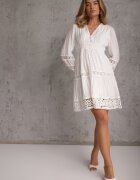 bisou's project Rochie Albă Evazată Mini cu Model Ajurat și Bandă elastică Ilermia