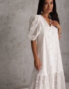 bisou's project Rochie cu nasturi din bumbac cu model floral ajurat Bamese Albă