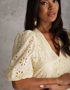 bisou's project Rochie cu nasturi din bumbac cu model floral ajurat Bamese Galbenă