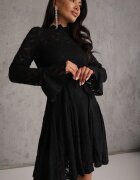 bisou's project Rochie Neagră cu guler înalt din dantelă decorată cu legătură în talie și volane Elarassa