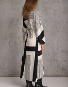 bisou's project Rochie neagră tip plic kimono legată în talie decorată cu model geometric Erostta