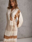 bisou's project Rochie petrecută tip kimono bej legată în talie decorată cu imprimeu geometric Erostta