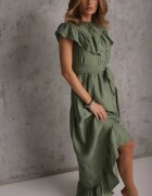 bisou's project Rochie Verde cu curea din material textil și viscoză finisată cu nasturi și volan Hanesi