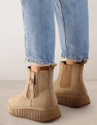  Botine Chelsea bej închis pe platformă embosată decorate cu aplicație metalică Allecia