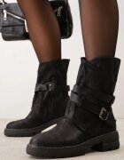  Botine Negre cu Tijă Neregulată Decorată cu Curele și Catarame Zinbelle