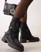  Botine Negre cu Tijă Neregulată Decorată cu Curele și Catarame Zinbelle