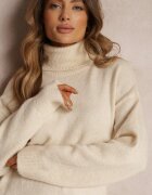 by swan Rochie Bej Din lână Oversize Cu guler înalt Revite