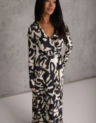 by swan Rochie din vâscoză cu model geometric cu decolteu în V Gintta Neagră