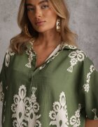 cflo Compleu verde închis cu model rustic cu pantaloni scurți și cămașă Tosnea