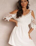 cflo Rochie bej cloș mini cu elastic în talie și mâneci spaniole cu dantelă Carolta