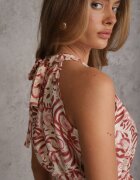 cflo Rochie din viscoză cu tip cravată la ceafă și imprimeu geometric Celeo Roz