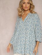christy Bluză de Viscoză Alb-Albastră cu Decolteu Triunghiular și Model Ornamental Cilara