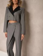  Compleu Costum Gri cu Sacou Scurt și Pantaloni Asimetrici Remilena