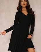 cozy Rochie negră tricotată cu legătură și cu fusta plisată Phelleira