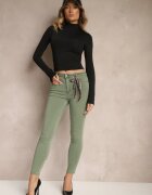 daysie Pantaloni skinny verde închis cu talie înaltă și eșarfă decorativă Hyadia