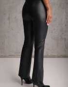 defox Pantaloni Bleumarin clopot din imitație de piele și cu elastic în talie Dawi