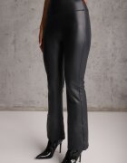 defox Pantaloni Bleumarin clopot din imitație de piele și cu elastic în talie Dawi