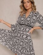 defox Rochie Neagră Cloș din Bumbac cu Model Ornamental cu Volan Lanariella