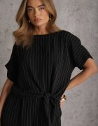 defox Set casual cu conținut ridicat de vâscoză bluză tip cravată și scurt Pellea Negru