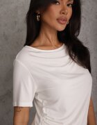 elsa.m by may Bluză Asimetrică Albă din Viscoză cu Mânecă Scurtă Decorată cu Drapaje Undishi