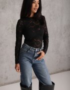 elsa.m by may Bluză cu dantelă florală Jarene Neagră