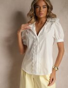 elsa.m by may Cămașă albă cu guler de dantelă și volane la umeri Daphanie