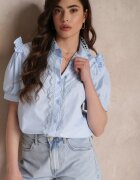 elsa.m by may Cămașă Albastră cu guler de dantelă și volane la umeri Daphanie