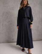 elsa.m by may Compleu bleumarin din amestec de bumbac și viscoză cu aspect de denim cu cămașă și fustă cu curea Andaig