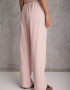 elsa.m by may Pantaloni eleganți cu croială largă și curea decorativă Airia Roz