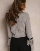 elsa.m by may Pulover Scurt Gri cu Benzi Decorative din Piele Ecologică și Franjuri Steviuna
