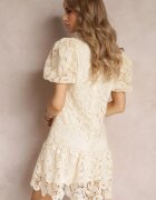 elsa.m by may Rochie Bej deschis cu broderie din dantelă Paisley și mâneci bufante Briena