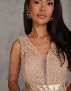 elsa.m by may Rochie Bej închis din tul evazată cu dantelă Phyvana