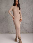 elsa.m by may Rochie bej maxi striată cu croi mulat cu nasturi și decupaj Inelia