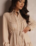 elsa.m by may Rochie cămașă Bej deschis cu benzi ajurate și guler înalt Chehi