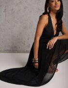 elsa.m by may Rochie Neagră cu Decolteu Halter și Butoane Decorative în Față Nesia
