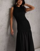 elsa.m by may Rochie Neagră Cu Talie Căzută Fără Mâneci Drapată Natinelle