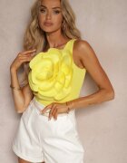 elsa.m by may Top Galben Decorat cu Floare Mare Cusută cu Decolteu Asimetric Dedria