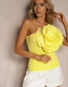 elsa.m by may Top Galben Decorat cu Floare Mare Cusută cu Decolteu Asimetric Dedria