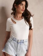 fashion station Bluză Albă striată cu mânecă scurtă și decupaj la decolteu Hyparena