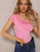fashion Tricou Roz din Material Reiat cu Mâneci din Dantelă și Decolteu Hlilada