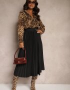  Fustă Neagră Plisată Midi cu Cataramă Decorativă cu Croială Cloș Galeasa
