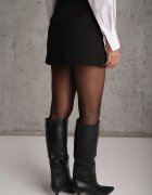  Fustă-Pantaloni scurți Mini Neagră cu pliu și aplicație în formă de trandafir Pholia